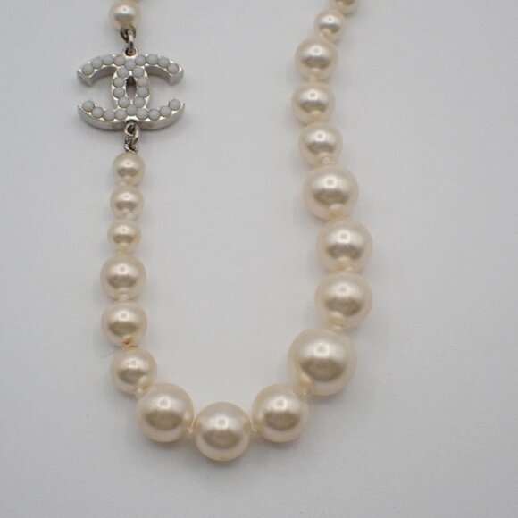 CHANEL CC Logo Imitation Pearl Chain Necklace A12 W White SHW - Picture 3 of 14